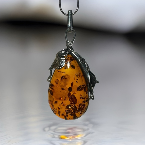 Large Vintage Baltic Amber Sterling Silver Pendant w/Chain - Picture 3 of 9